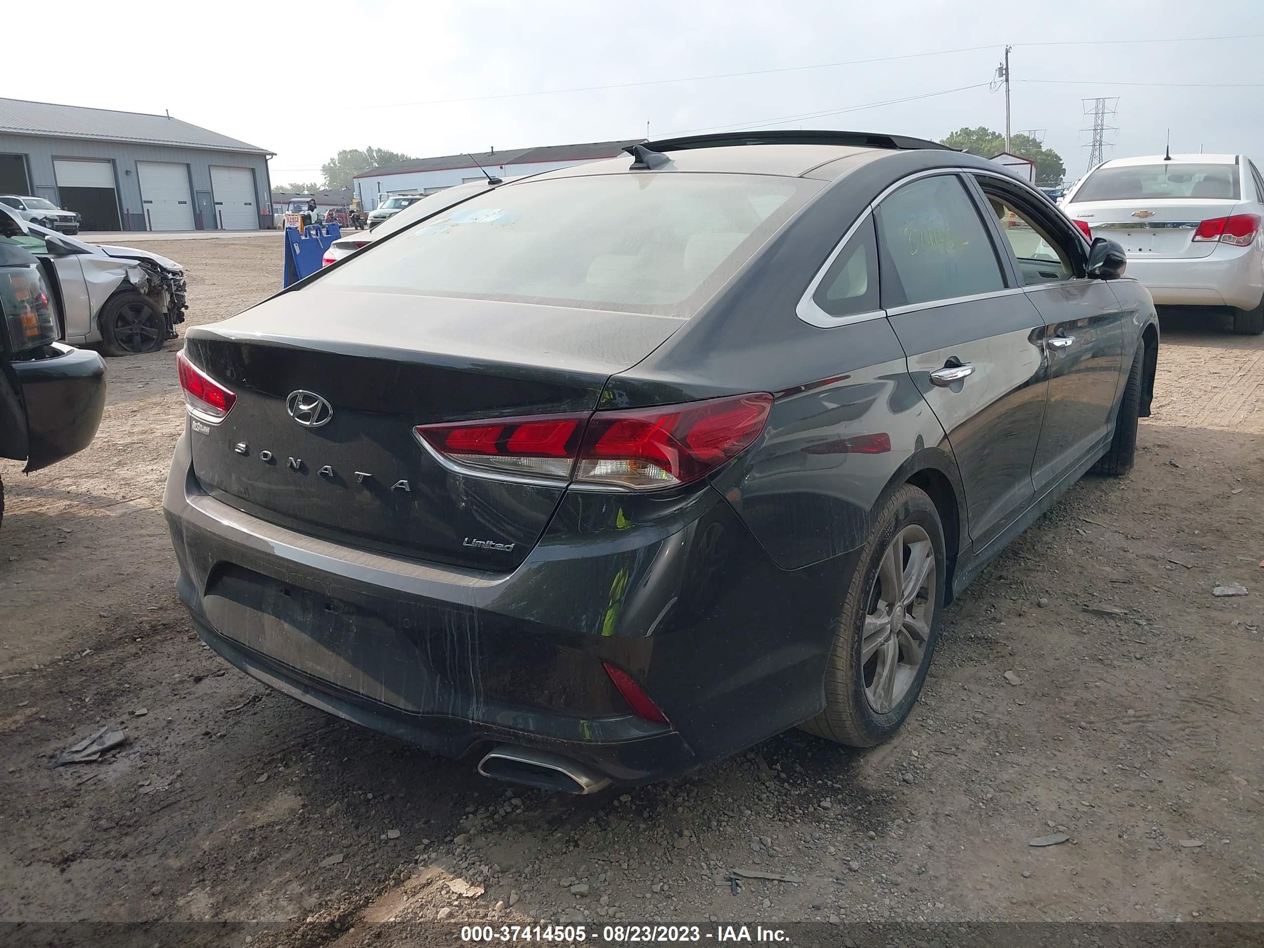 Photo 3 VIN: 5NPE34AF5KH735554 - HYUNDAI SONATA 