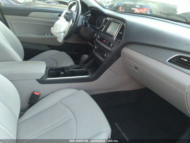 Photo 4 VIN: 5NPE34AF5KH745551 - HYUNDAI SONATA 