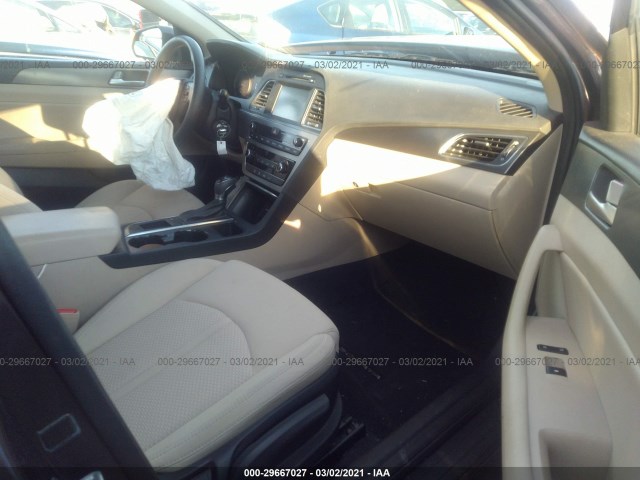 Photo 4 VIN: 5NPE34AF6GH285825 - HYUNDAI SONATA 