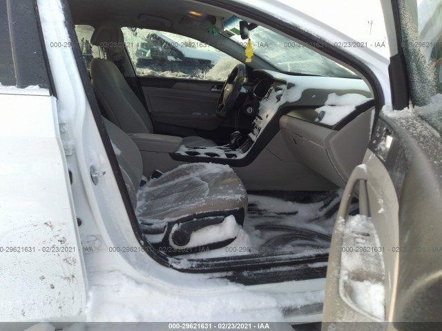 Photo 4 VIN: 5NPE34AF6GH320573 - HYUNDAI SONATA 