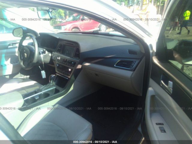 Photo 4 VIN: 5NPE34AF6GH412881 - HYUNDAI SONATA 