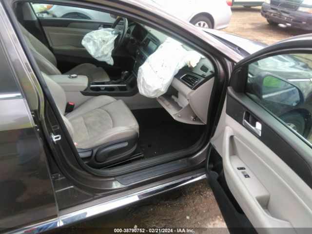 Photo 4 VIN: 5NPE34AF6GH414601 - HYUNDAI SONATA 