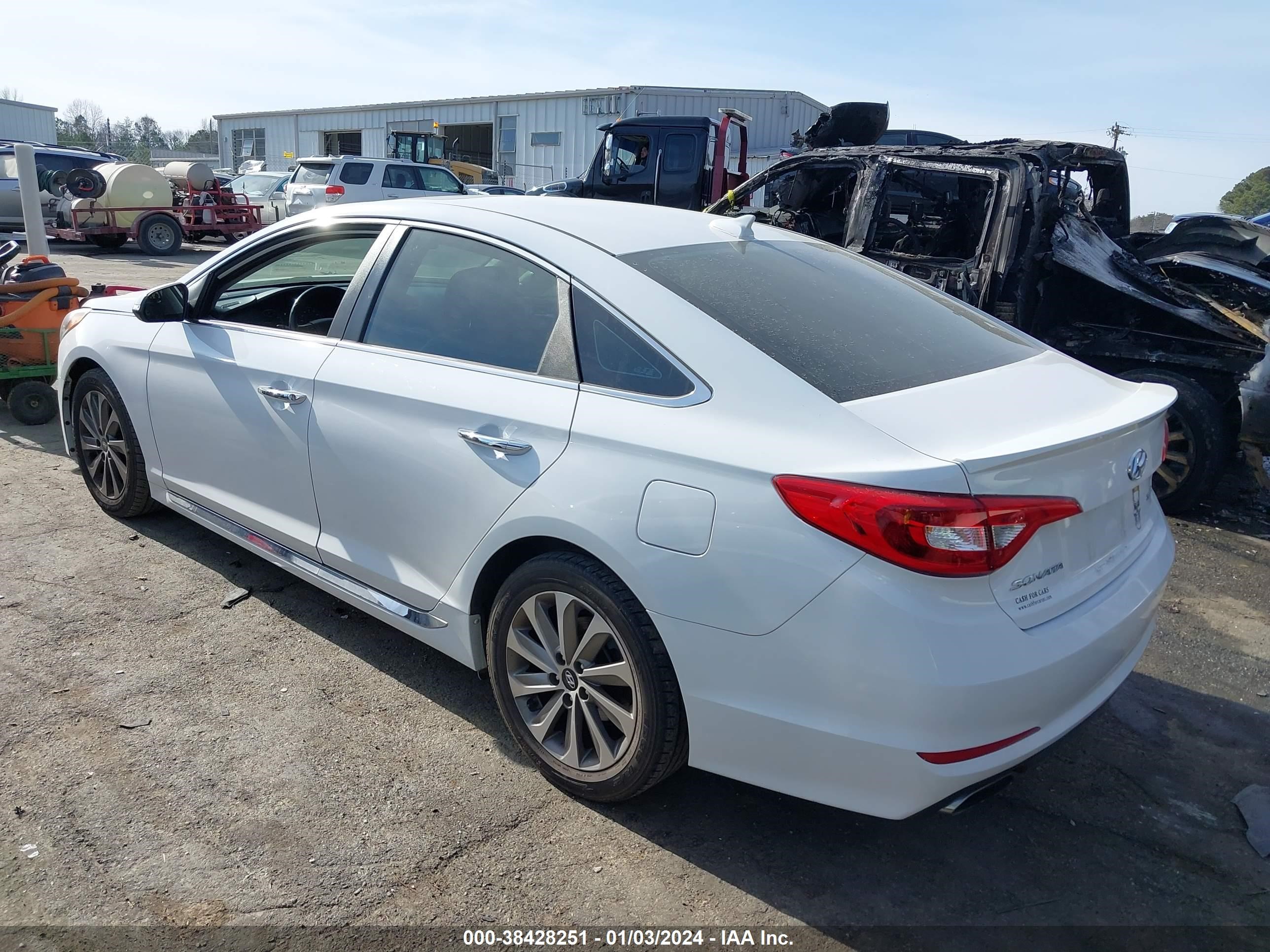 Photo 2 VIN: 5NPE34AF6GH434962 - HYUNDAI SONATA 