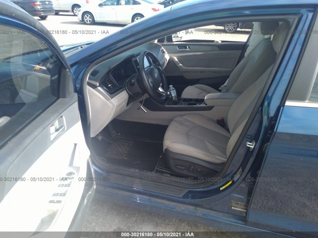 Photo 4 VIN: 5NPE34AF6JH647935 - HYUNDAI SONATA 