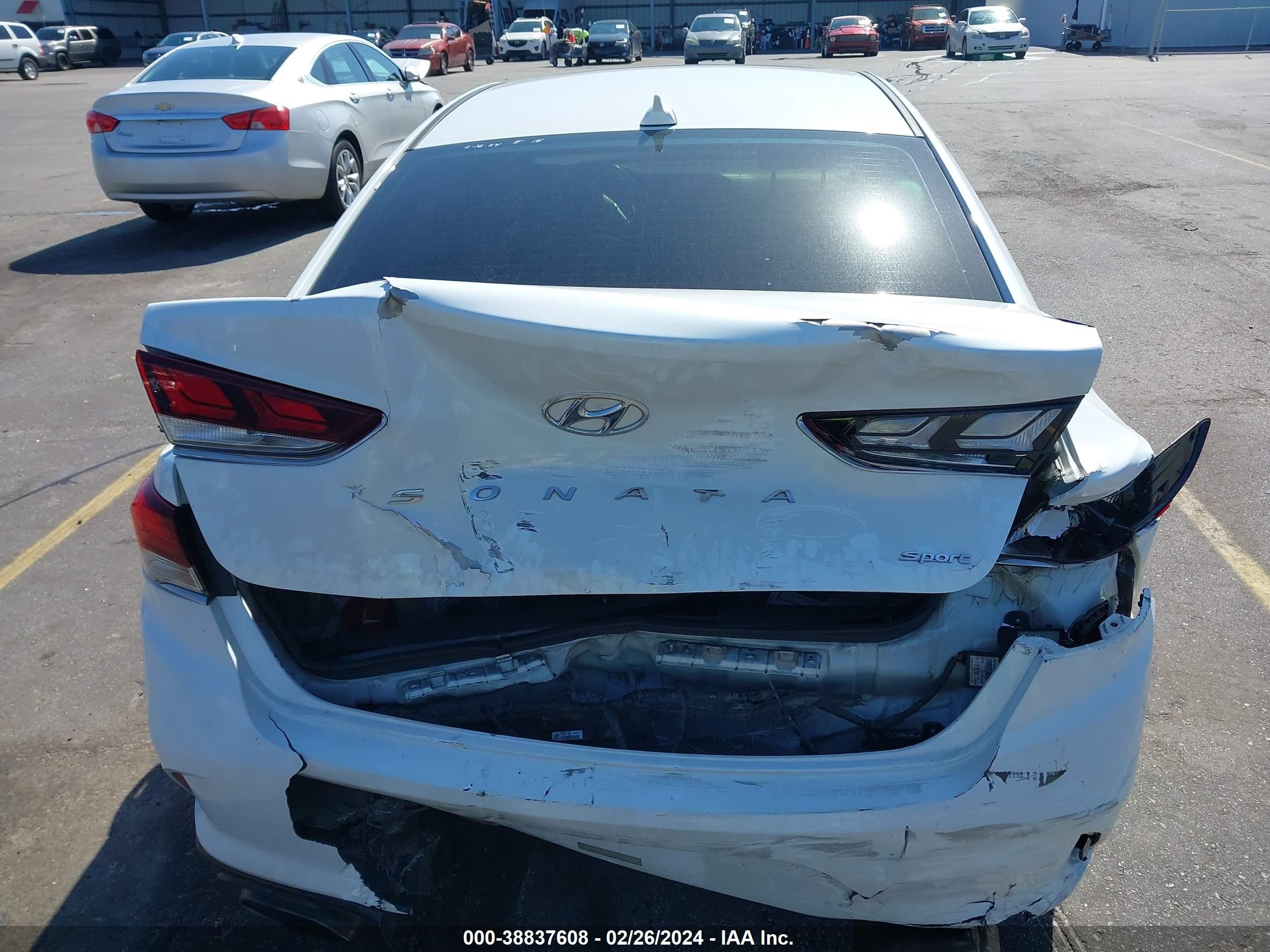 Photo 14 VIN: 5NPE34AF6JH700035 - HYUNDAI SONATA 