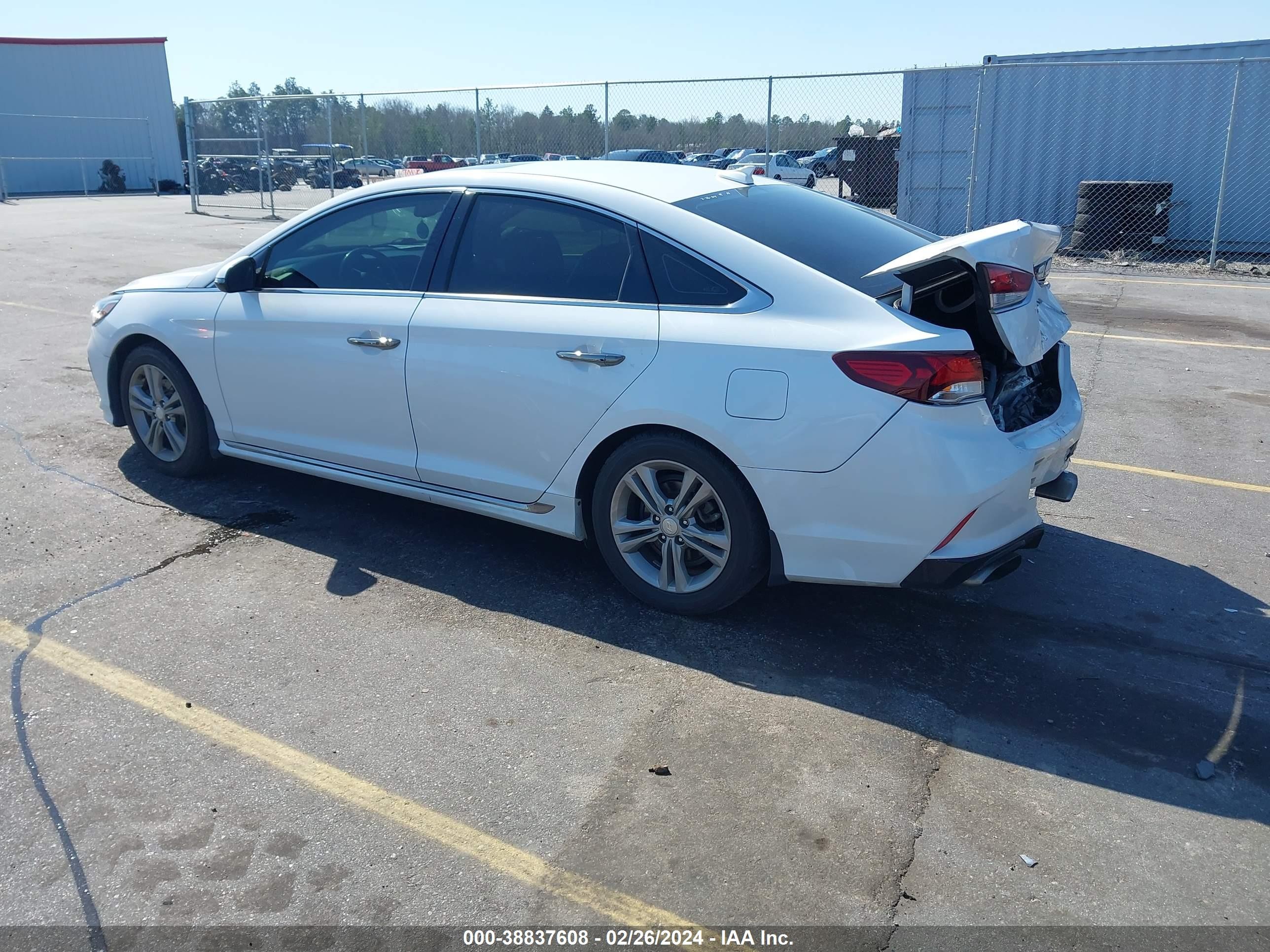 Photo 2 VIN: 5NPE34AF6JH700035 - HYUNDAI SONATA 