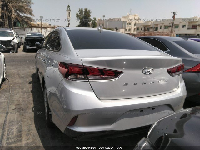 Photo 2 VIN: 5NPE34AF6JH720527 - HYUNDAI SONATA 