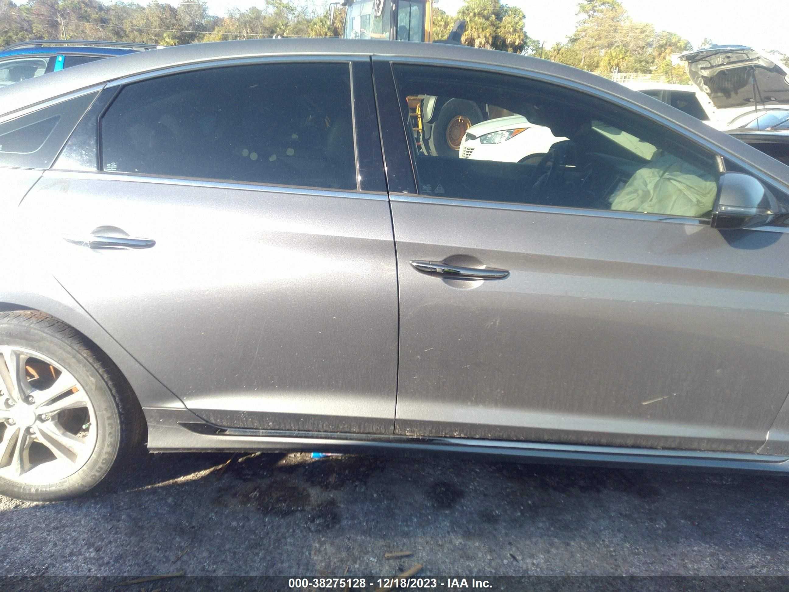 Photo 11 VIN: 5NPE34AF6KH765064 - HYUNDAI SONATA 