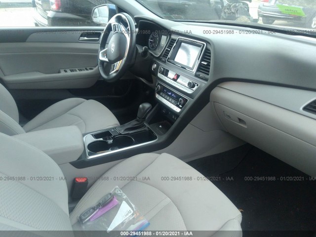 Photo 4 VIN: 5NPE34AF6KH799389 - HYUNDAI SONATA 