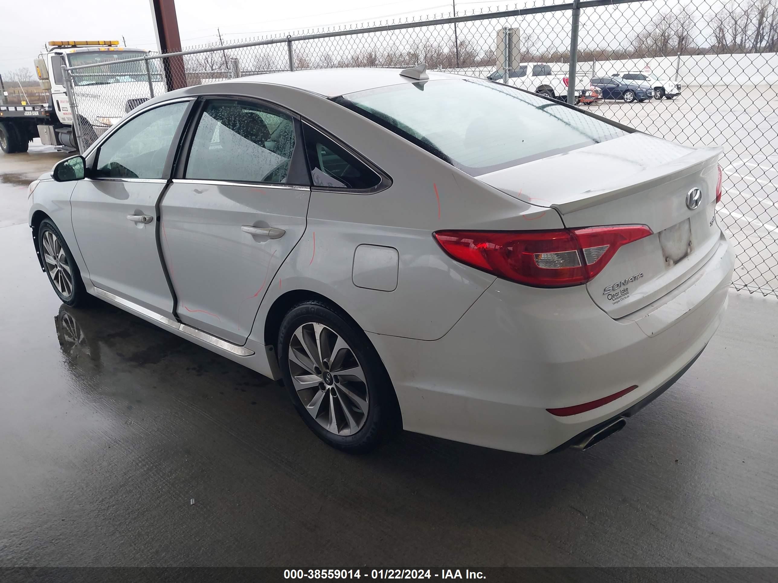 Photo 2 VIN: 5NPE34AF7FH082098 - HYUNDAI SONATA 