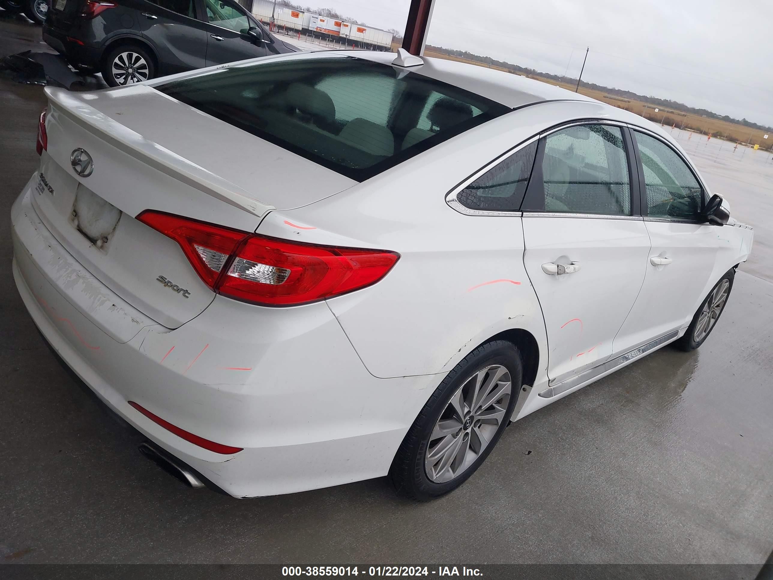 Photo 3 VIN: 5NPE34AF7FH082098 - HYUNDAI SONATA 