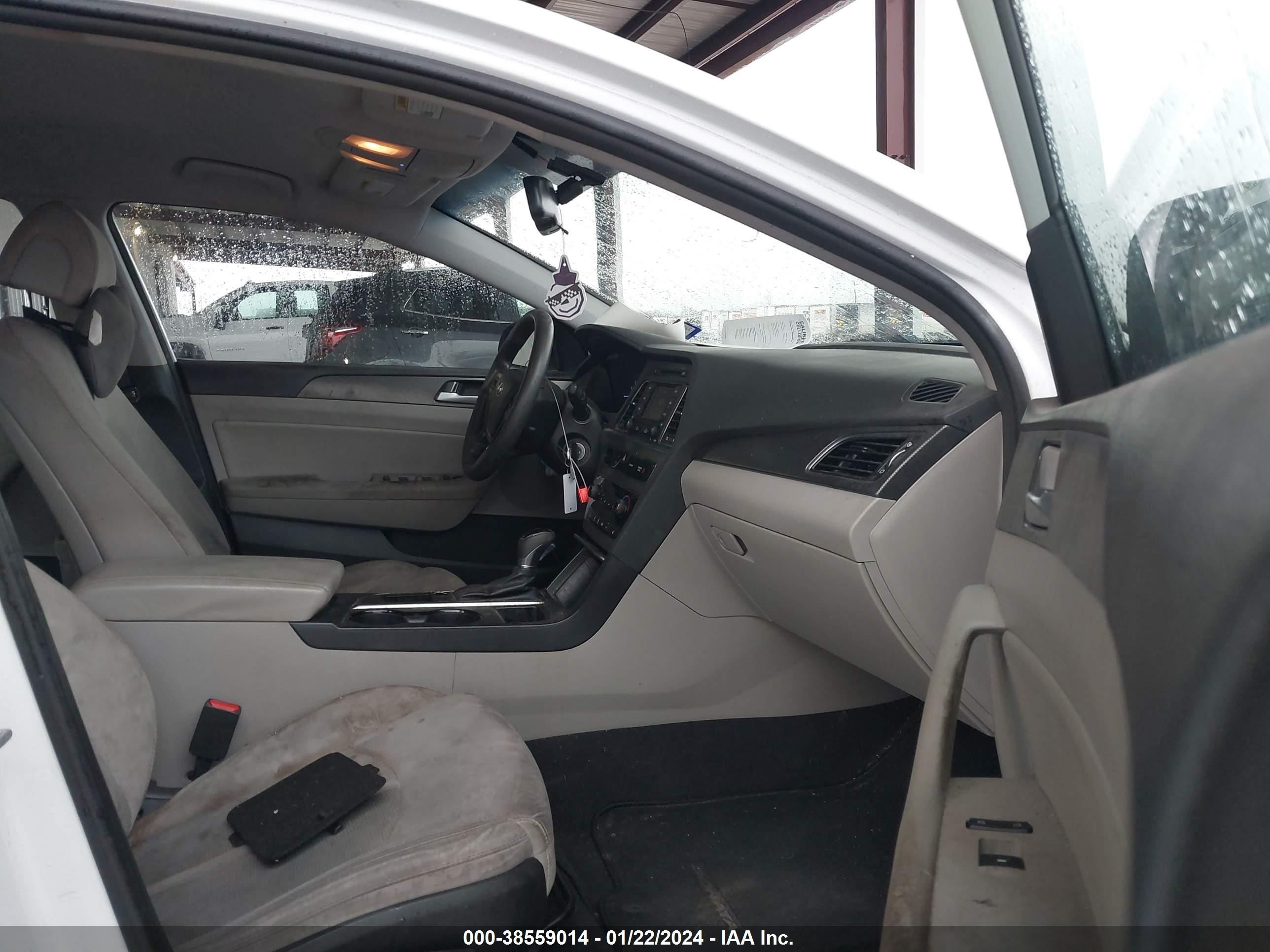 Photo 4 VIN: 5NPE34AF7FH082098 - HYUNDAI SONATA 