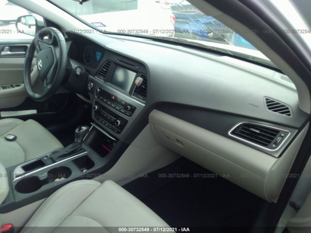 Photo 4 VIN: 5NPE34AF7GH415921 - HYUNDAI SONATA 