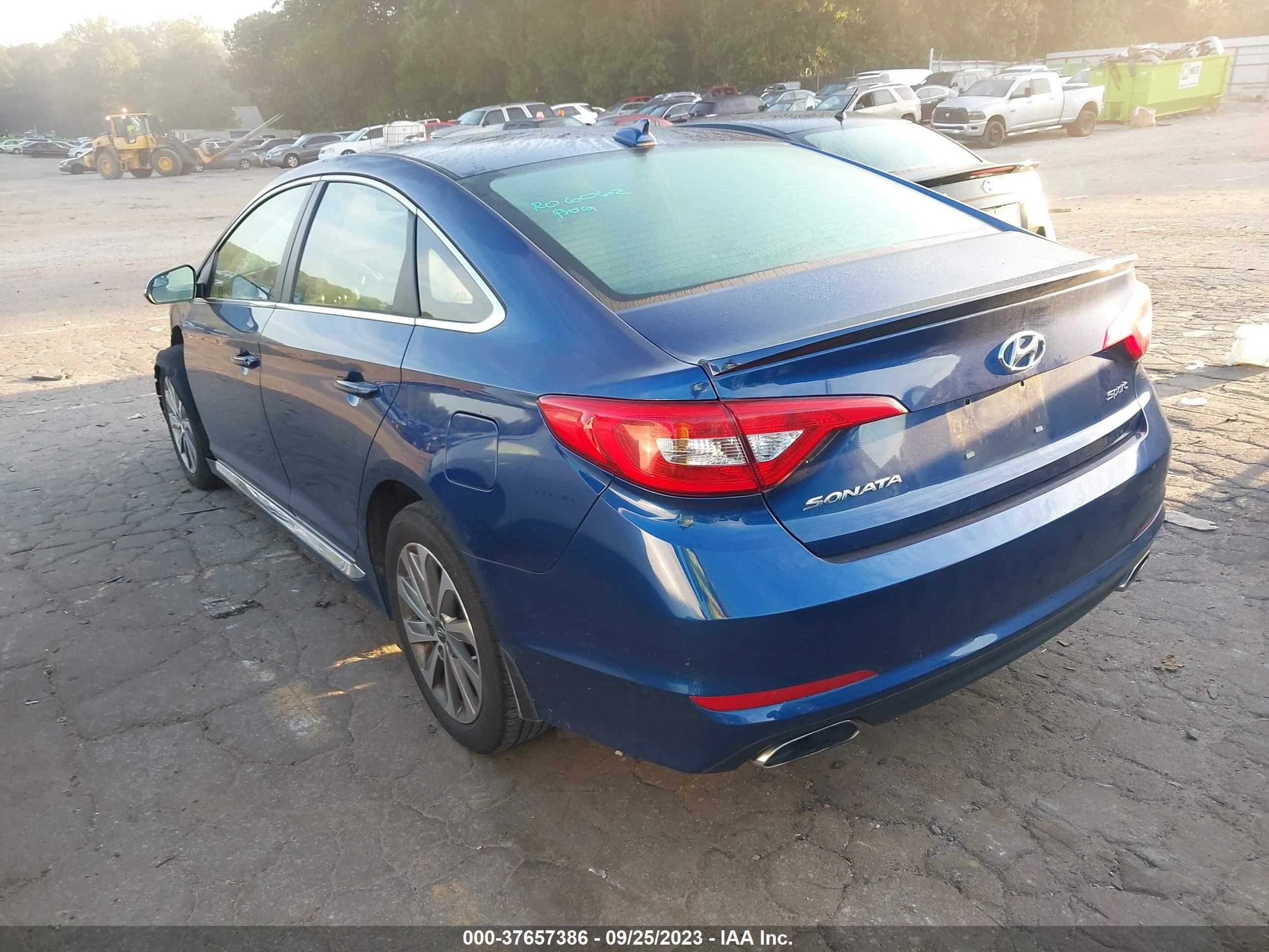 Photo 2 VIN: 5NPE34AF7HH460973 - HYUNDAI SONATA 