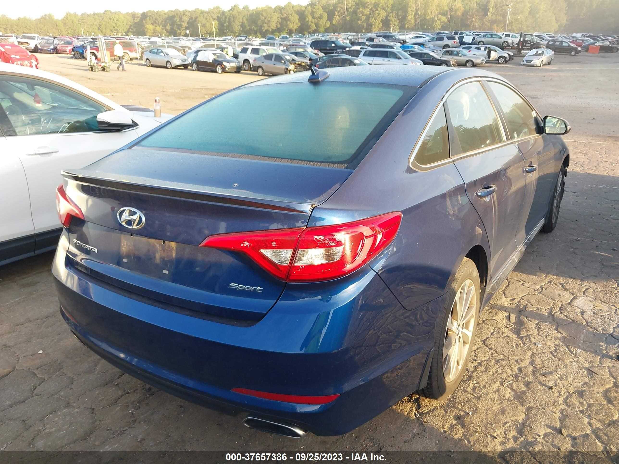 Photo 3 VIN: 5NPE34AF7HH460973 - HYUNDAI SONATA 