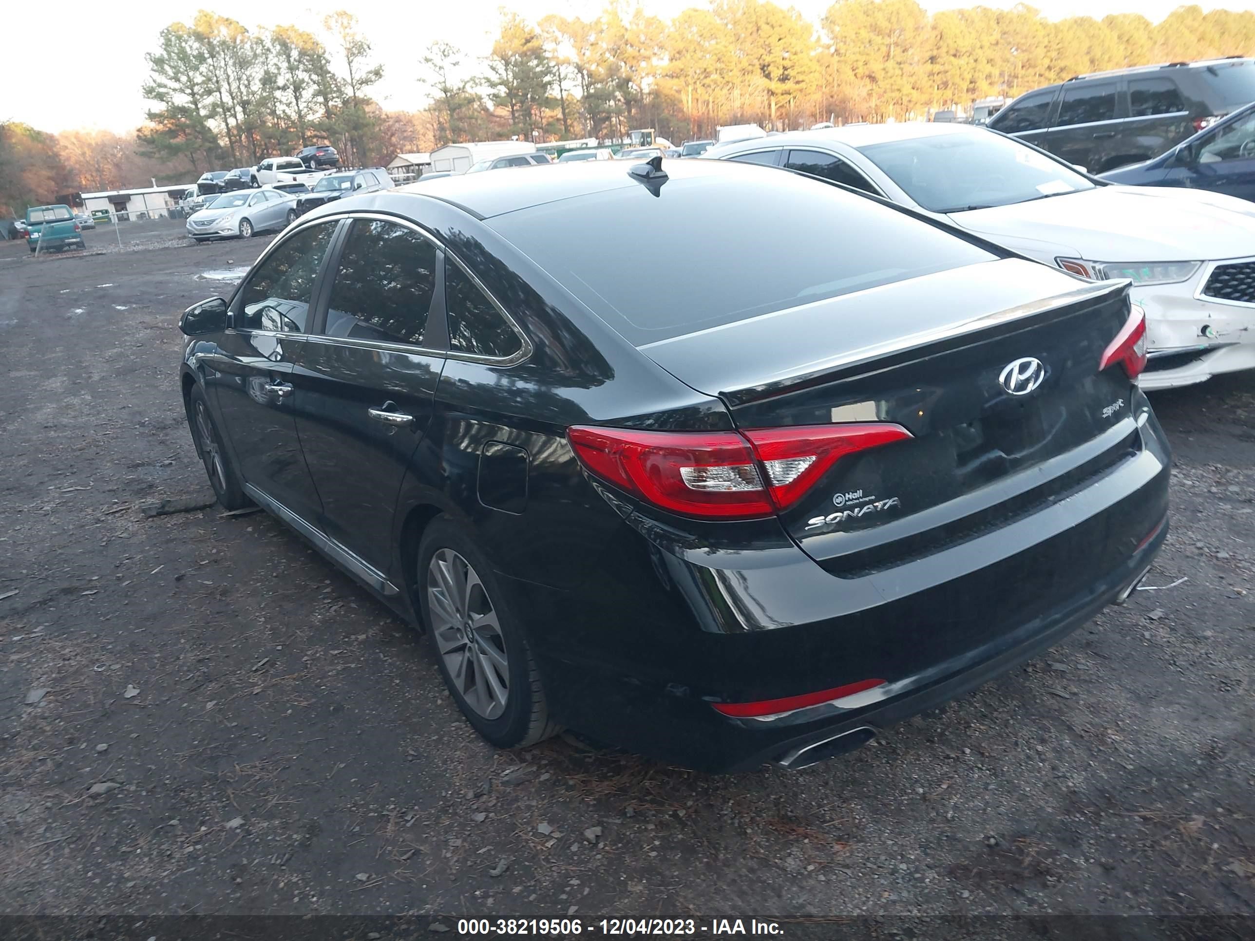 Photo 2 VIN: 5NPE34AF7HH480639 - HYUNDAI SONATA 