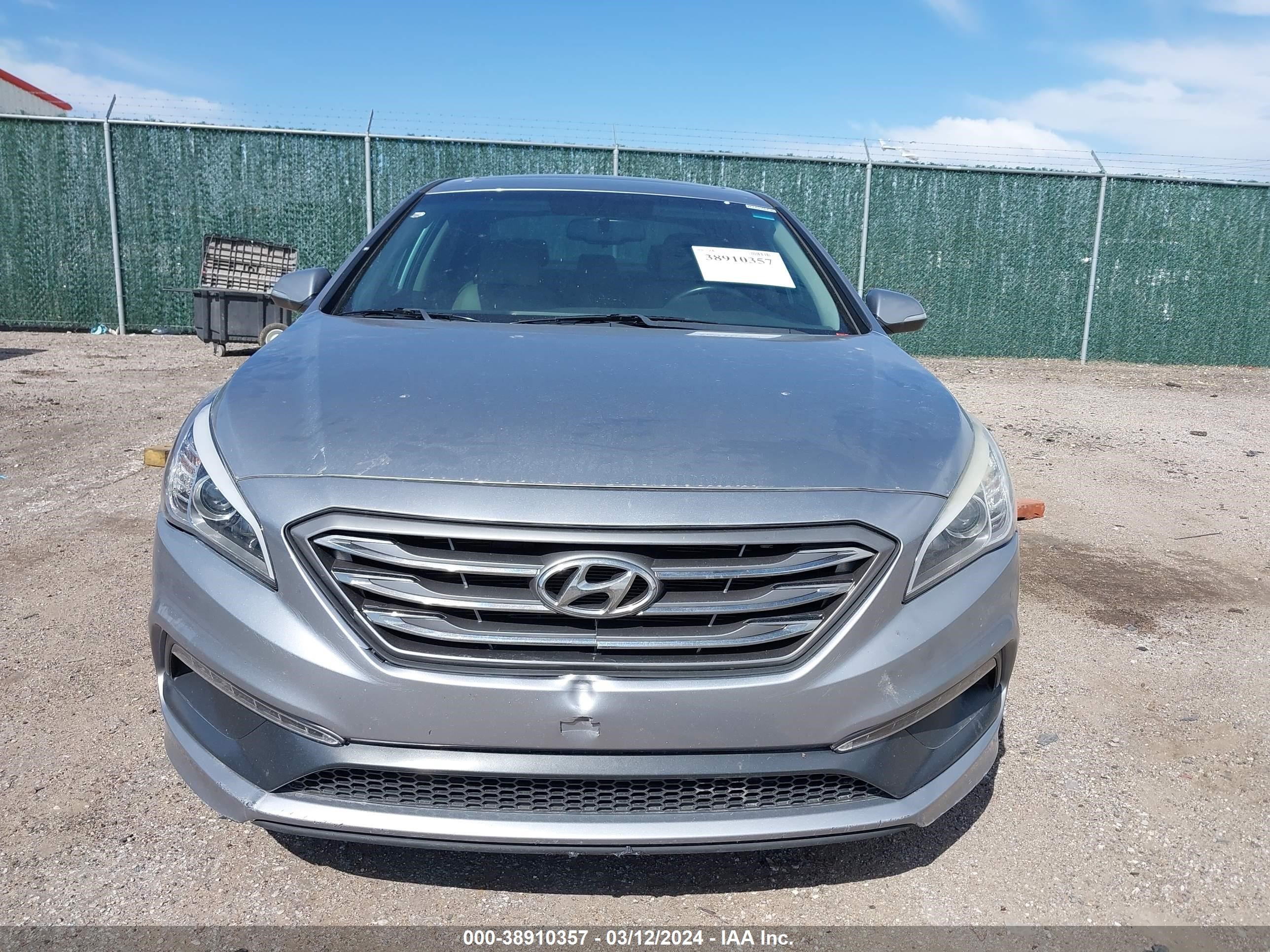 Photo 11 VIN: 5NPE34AF7HH512537 - HYUNDAI SONATA 