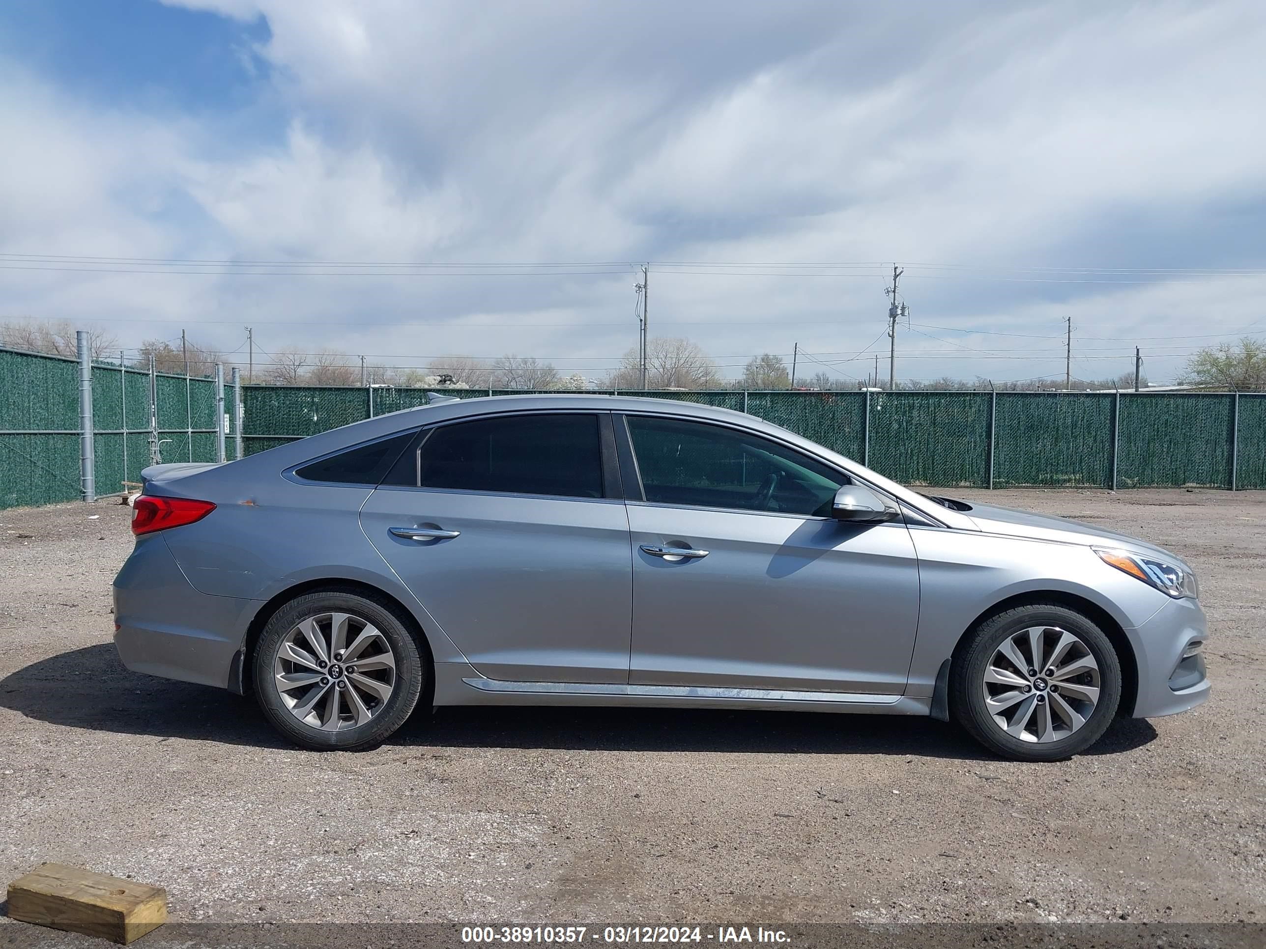 Photo 12 VIN: 5NPE34AF7HH512537 - HYUNDAI SONATA 