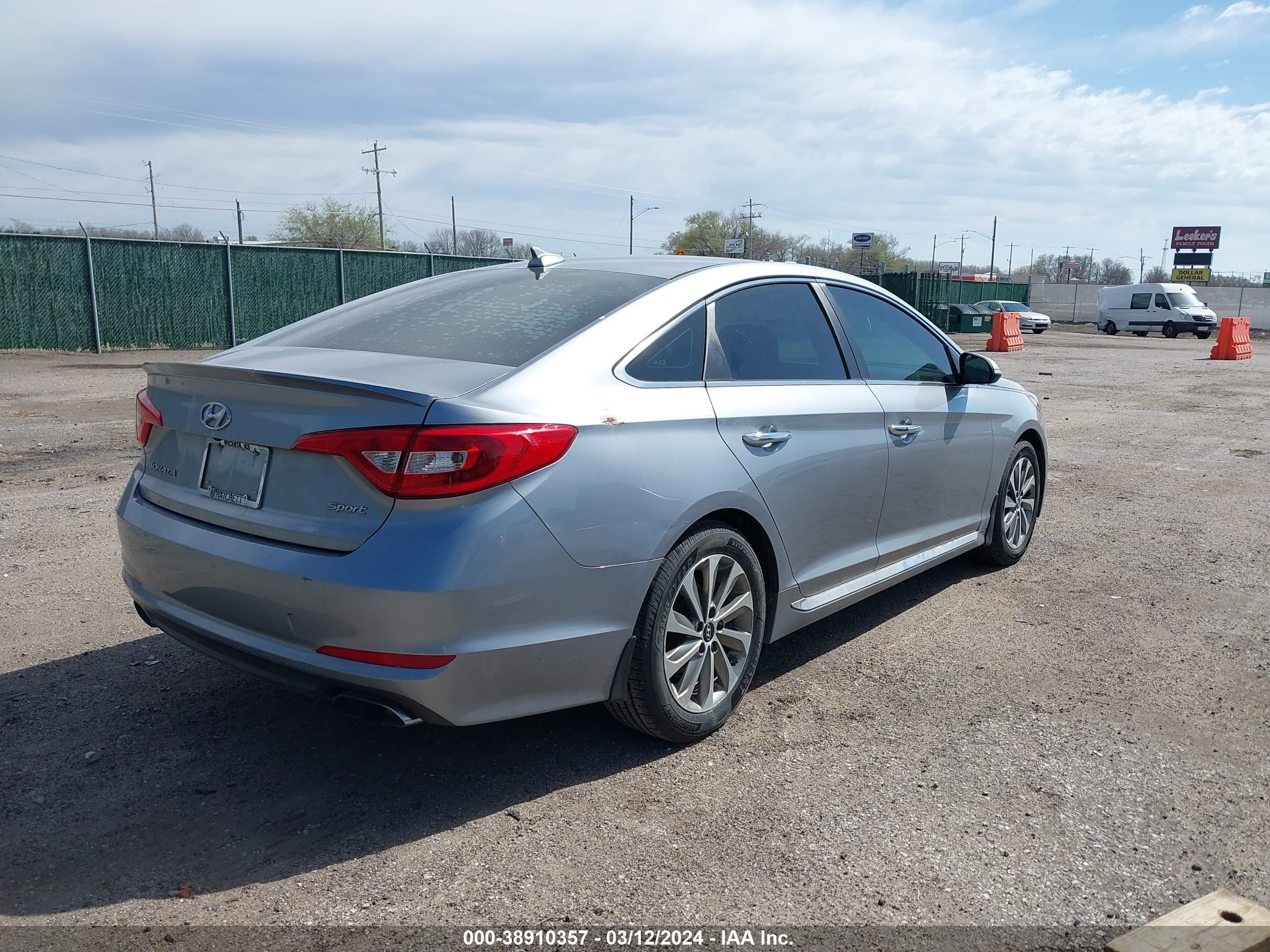 Photo 3 VIN: 5NPE34AF7HH512537 - HYUNDAI SONATA 