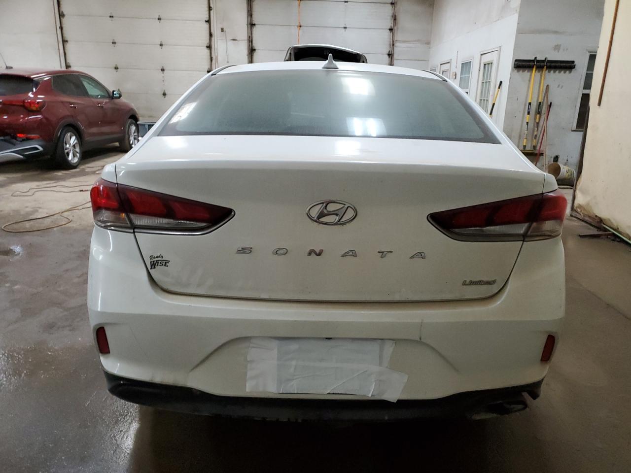 Photo 5 VIN: 5NPE34AF7JH647216 - HYUNDAI SONATA 