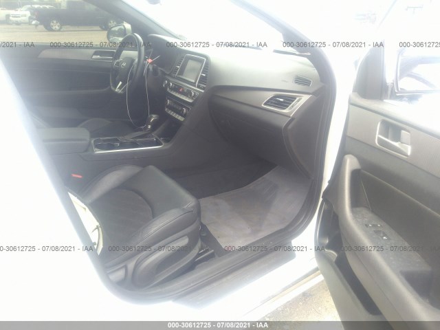 Photo 4 VIN: 5NPE34AF7JH647894 - HYUNDAI SONATA 