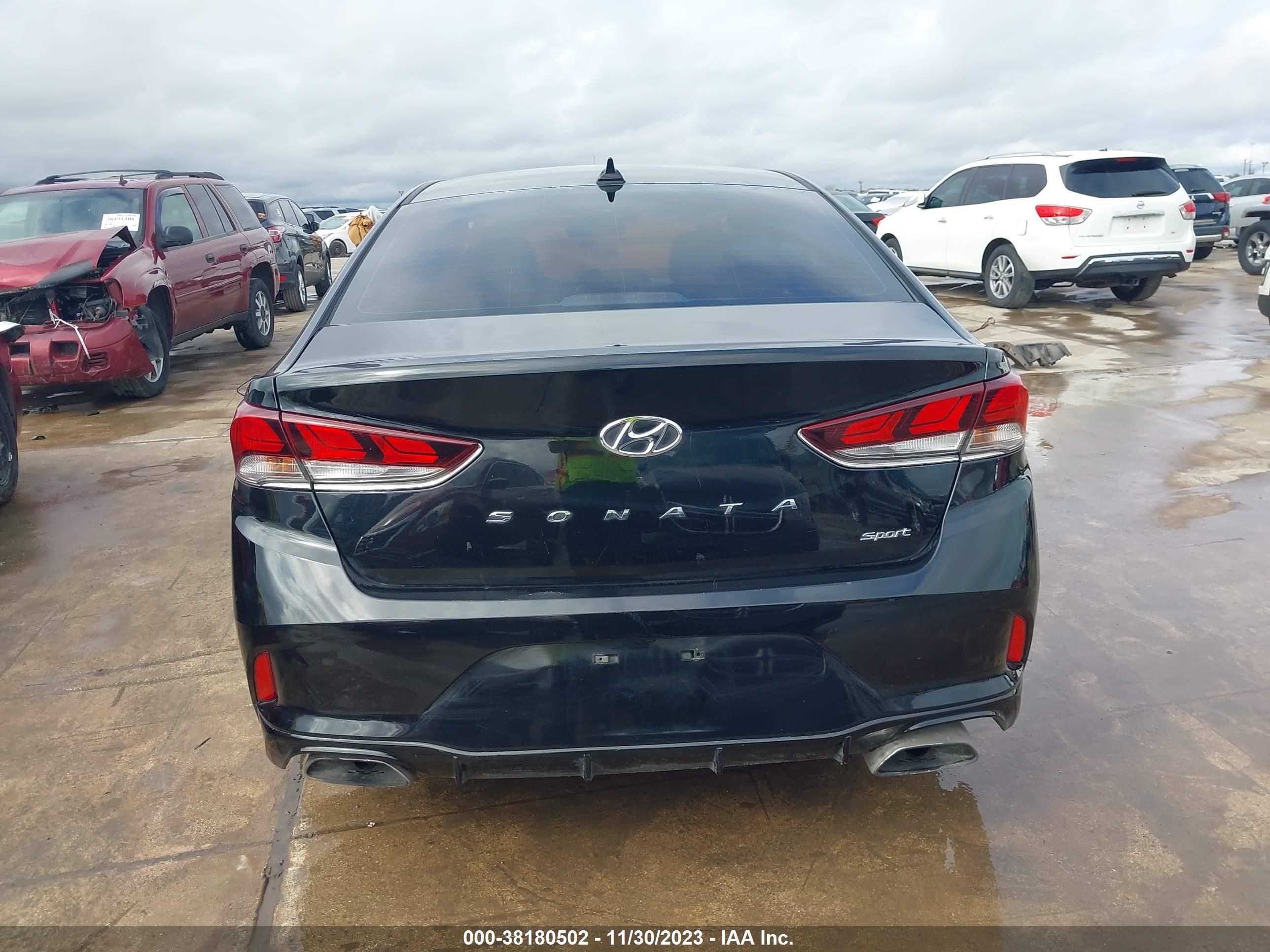 Photo 13 VIN: 5NPE34AF7JH688445 - HYUNDAI SONATA 