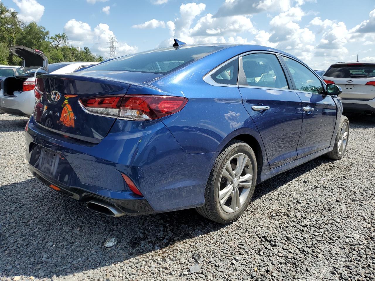 Photo 2 VIN: 5NPE34AF7KH747172 - HYUNDAI SONATA 