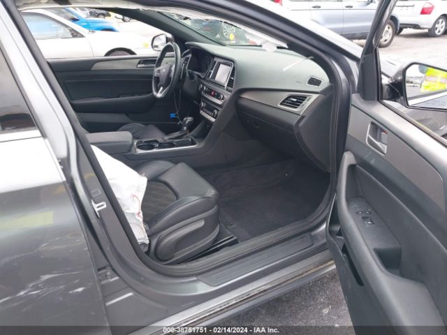 Photo 4 VIN: 5NPE34AF7KH753540 - HYUNDAI SONATA 