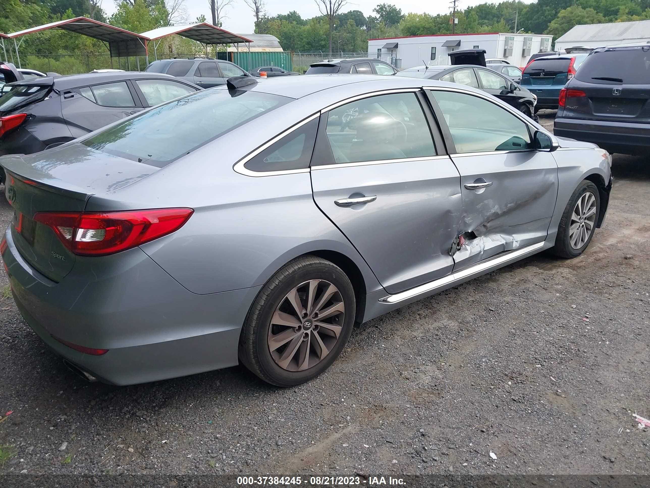 Photo 3 VIN: 5NPE34AF8FH123919 - HYUNDAI SONATA 