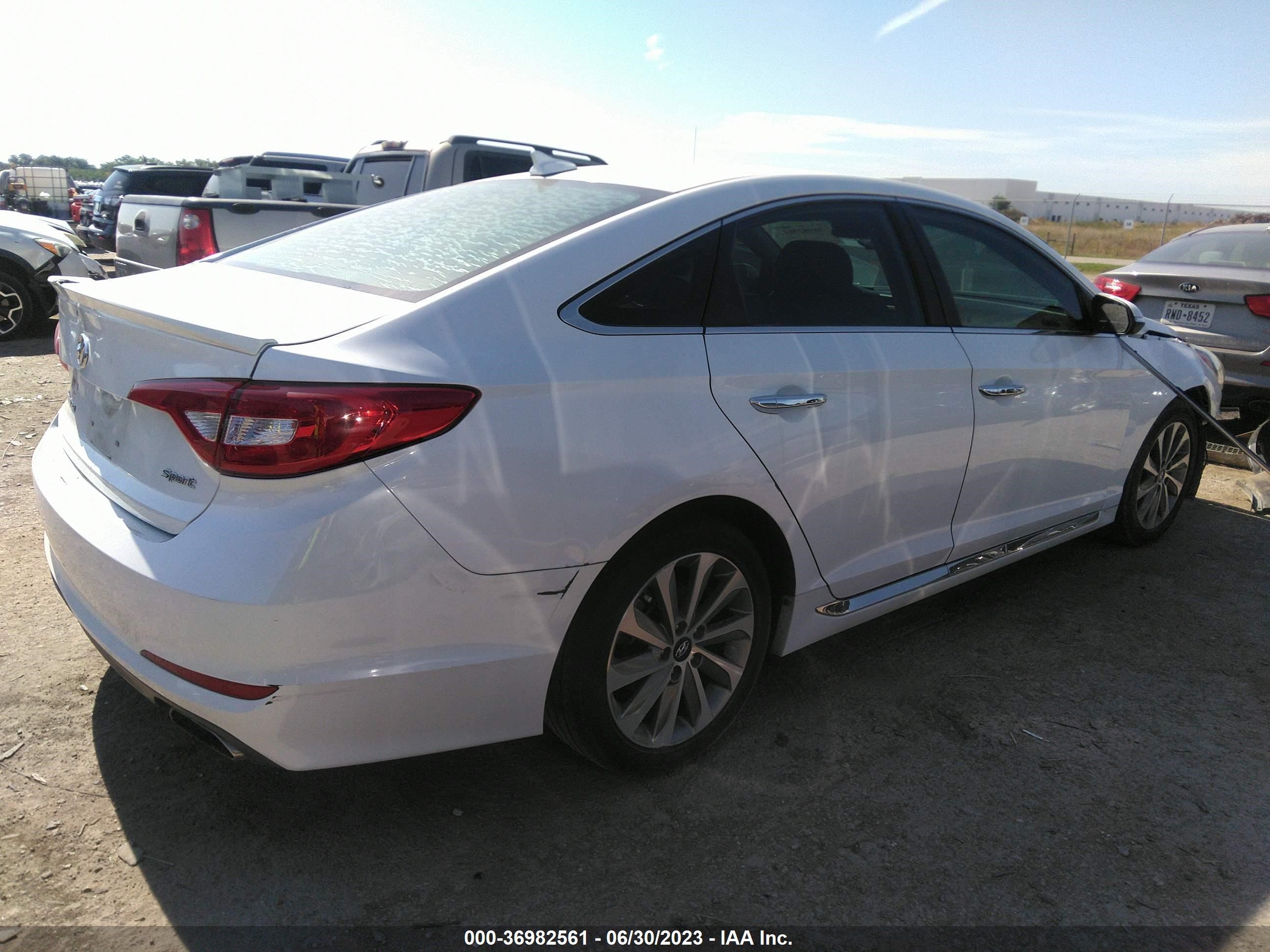 Photo 3 VIN: 5NPE34AF8FH168665 - HYUNDAI SONATA 