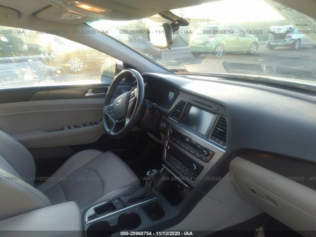 Photo 4 VIN: 5NPE34AF8GH282179 - HYUNDAI SONATA 