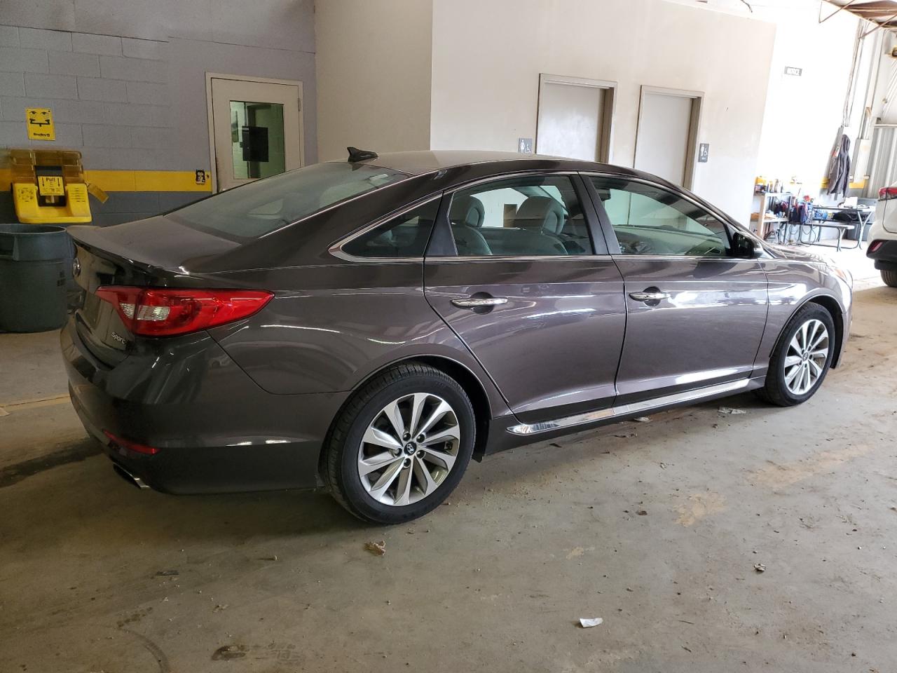 Photo 2 VIN: 5NPE34AF8HH541481 - HYUNDAI SONATA 