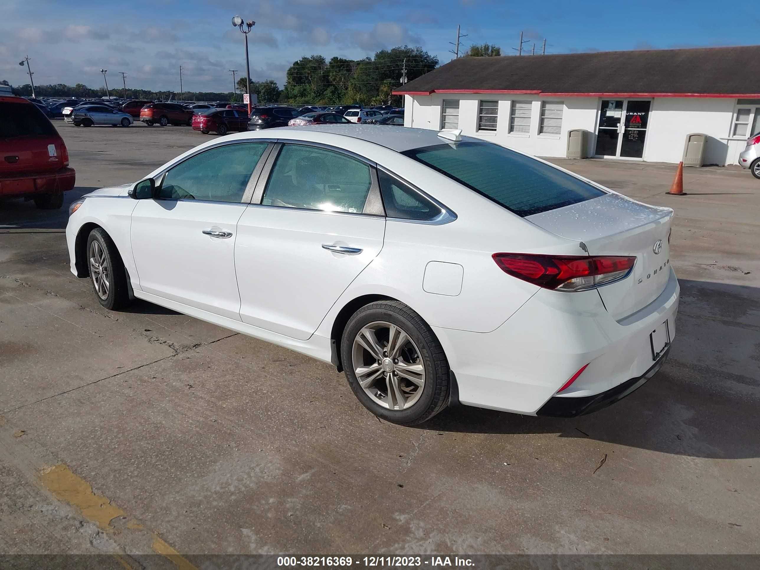 Photo 2 VIN: 5NPE34AF8JH617237 - HYUNDAI SONATA 