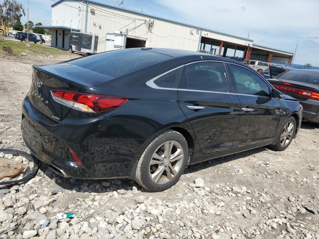 Photo 2 VIN: 5NPE34AF8JH631459 - HYUNDAI SONATA 