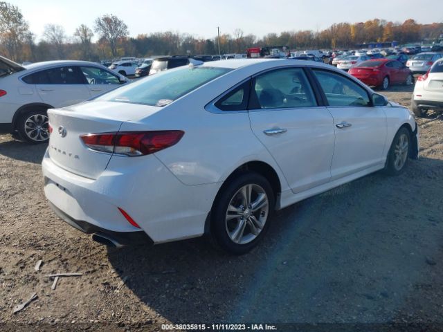 Photo 3 VIN: 5NPE34AF8JH667233 - HYUNDAI SONATA 