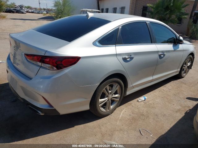 Photo 3 VIN: 5NPE34AF8JH686316 - HYUNDAI SONATA 