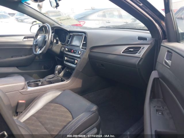 Photo 4 VIN: 5NPE34AF8JH694321 - HYUNDAI SONATA 