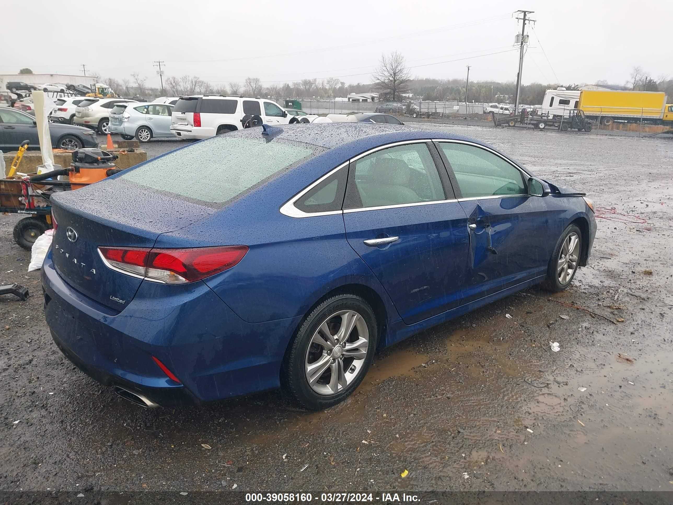 Photo 3 VIN: 5NPE34AF8JH705690 - HYUNDAI SONATA 