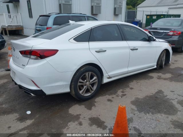 Photo 3 VIN: 5NPE34AF8JH707634 - HYUNDAI SONATA 