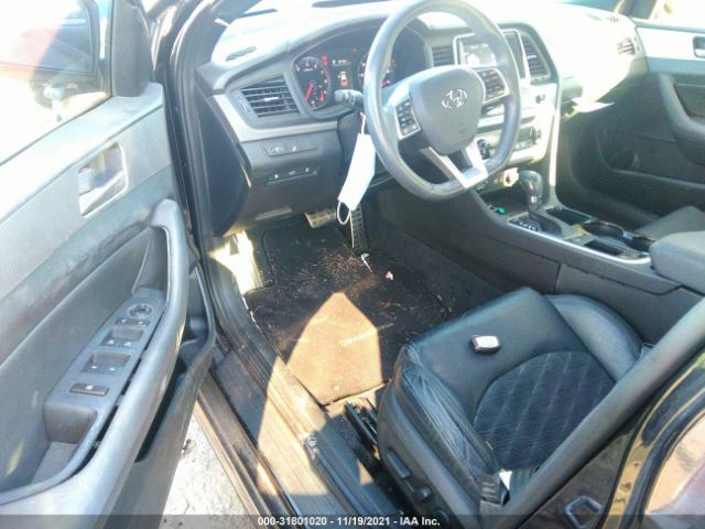 Photo 4 VIN: 5NPE34AF8KH792623 - HYUNDAI SONATA 