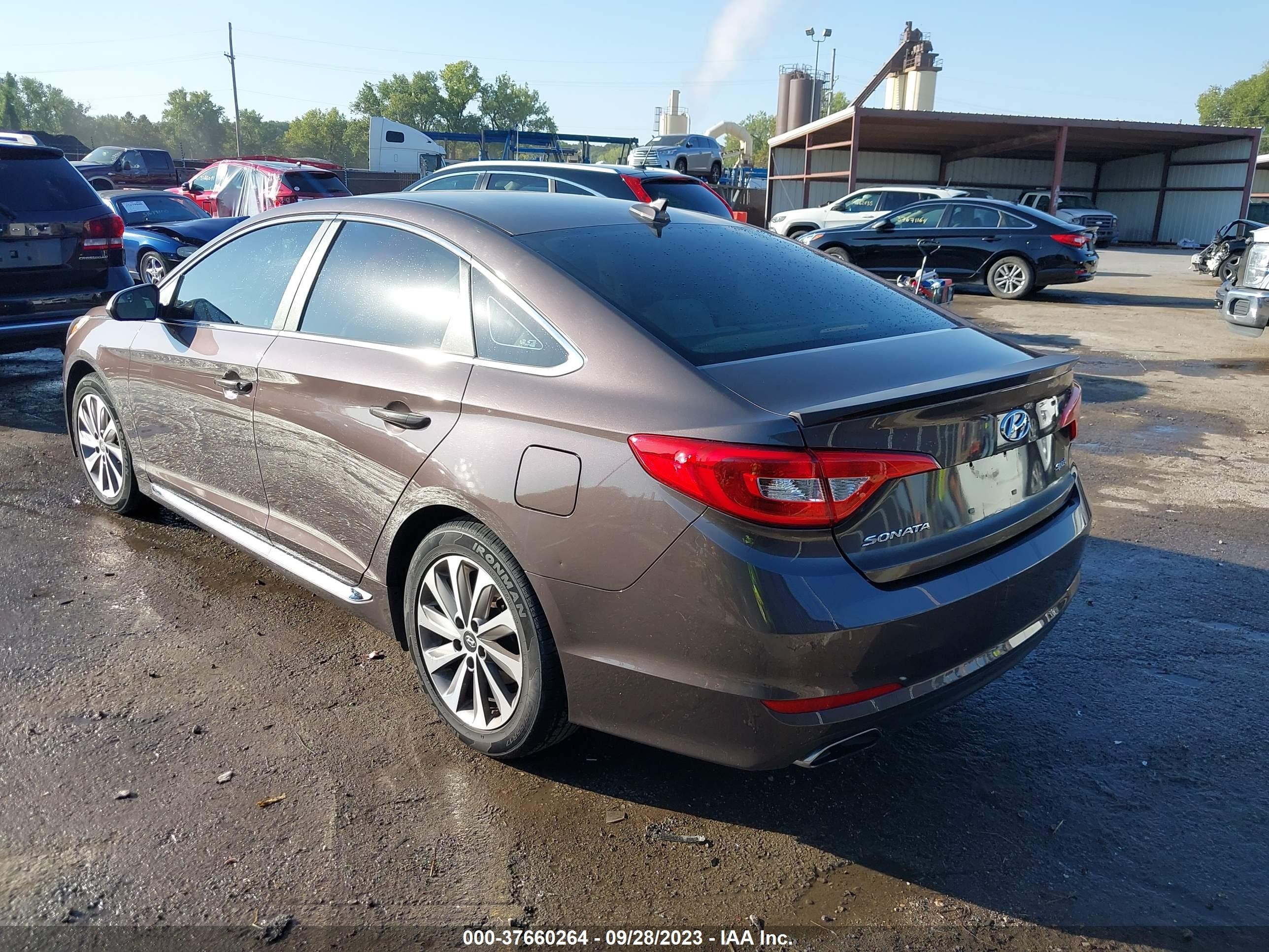 Photo 2 VIN: 5NPE34AF9FH087061 - HYUNDAI SONATA 