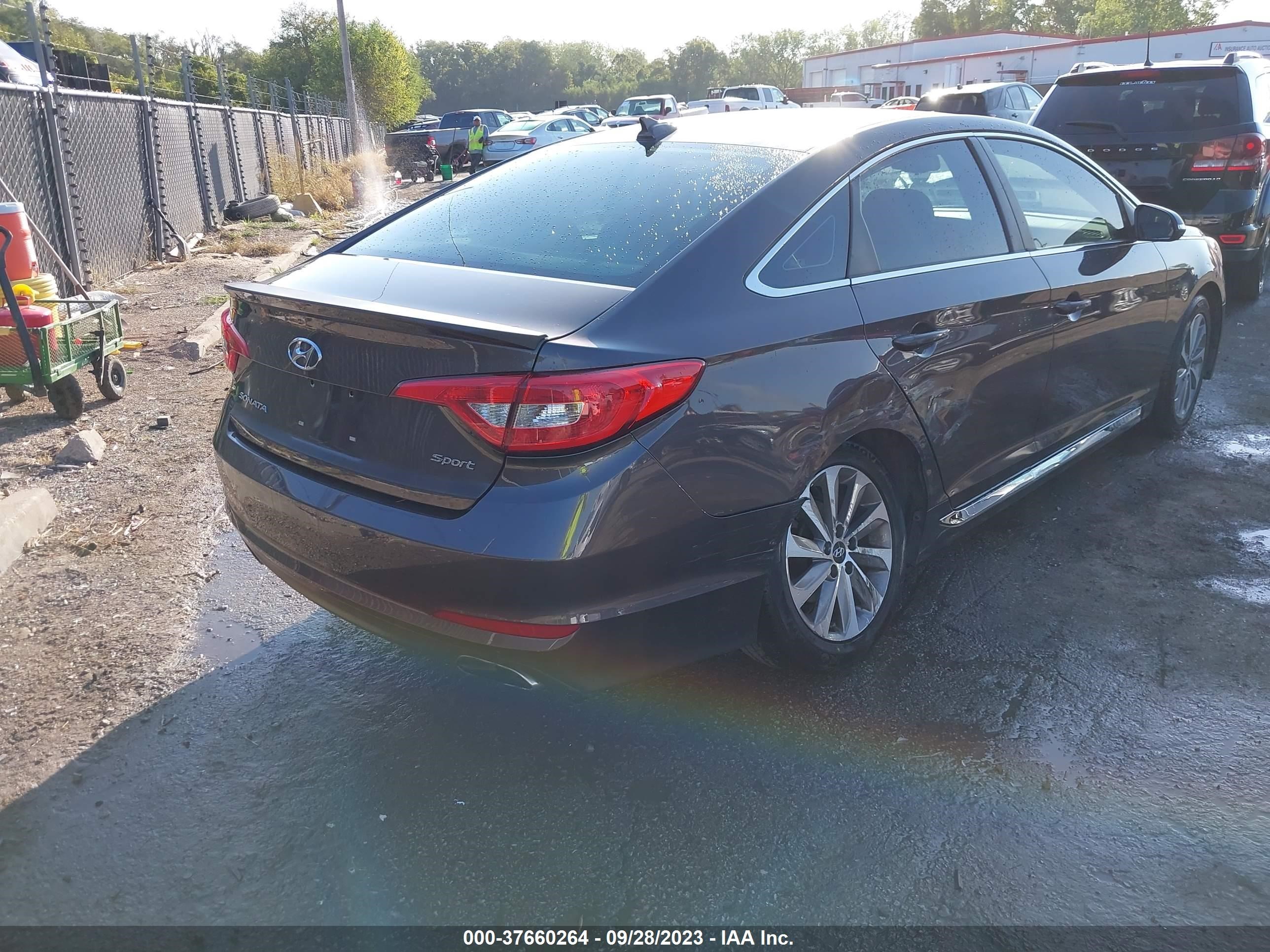 Photo 3 VIN: 5NPE34AF9FH087061 - HYUNDAI SONATA 