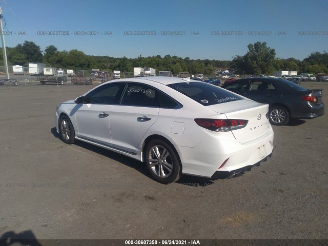 Photo 2 VIN: 5NPE34AF9JH627193 - HYUNDAI SONATA 