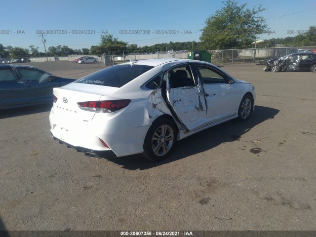 Photo 3 VIN: 5NPE34AF9JH627193 - HYUNDAI SONATA 