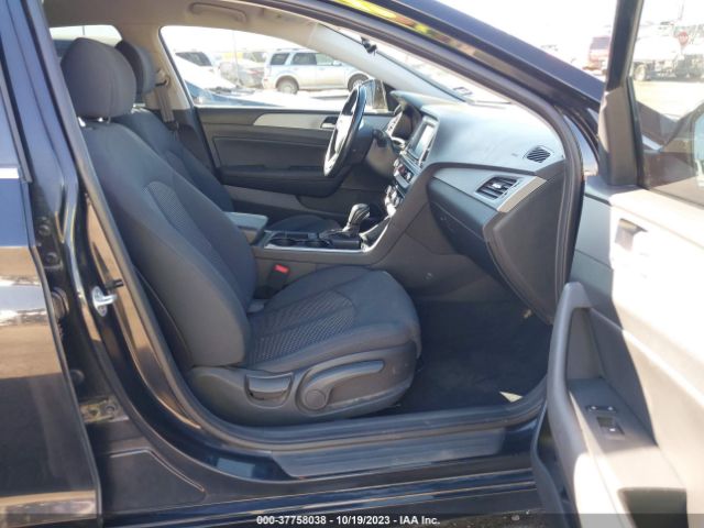 Photo 4 VIN: 5NPE34AF9JH677124 - HYUNDAI SONATA 