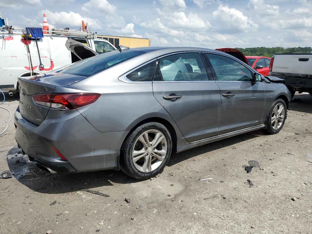 Photo 2 VIN: 5NPE34AF9JH714561 - HYUNDAI SONATA 