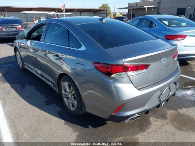 Photo 2 VIN: 5NPE34AF9JH720893 - HYUNDAI SONATA 