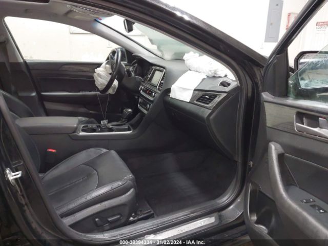 Photo 4 VIN: 5NPE34AF9KH731443 - HYUNDAI SONATA 