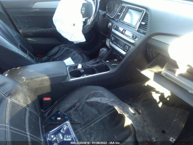 Photo 4 VIN: 5NPE34AF9KH815858 - HYUNDAI SONATA 