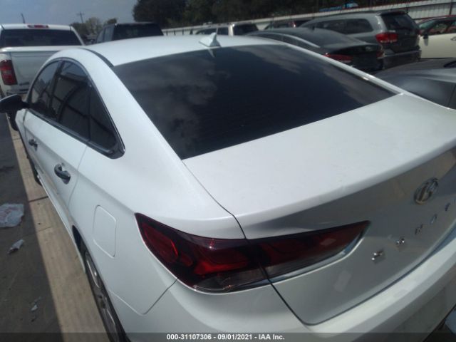 Photo 2 VIN: 5NPE34AF9KH817707 - HYUNDAI SONATA 